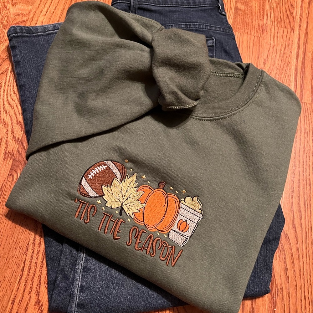 🆕 TIS THE SEASON Sweatshirt Embroidery